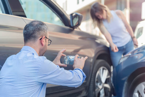 Professional Full Coverage Car Insurance technician working in Altamont, OR